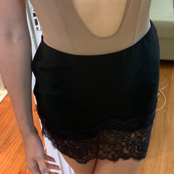 ❌SOLD❌Black mini Skirt with lace trim ZARA - Picture 2 of 6
